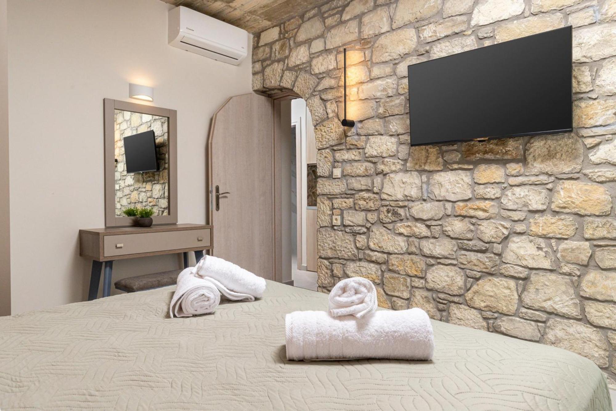 Achatis Apartments With Sea View Колимвари Екстериор снимка